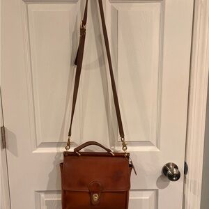 vintage Coach Willis bag in brown glove-tanned leather with brass hardware